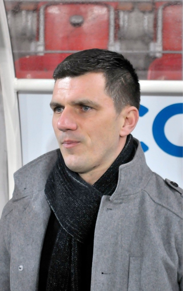 Robert Podoliński na stadionie Cracovii jako trener Dolcanu. Zdjęcie z 2013 roku.