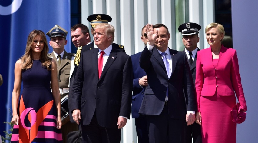 Donald Trump w Warszawie [ZDJĘCIA] Przemówienia na pl. Krasińskich słuchali politycy i tysiące ludzi