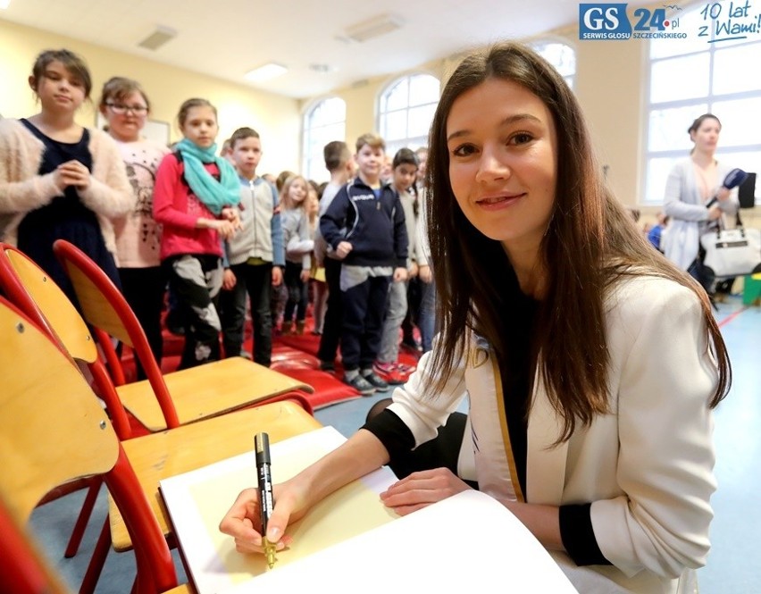 Miss Polski Klaudia Ungerman czytał dzieciom [zdjęcia, wideo] 