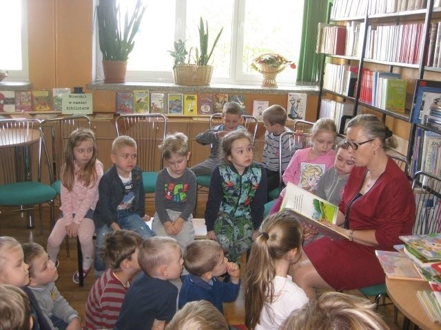 W bibliotece Szkoły Podstawowej w Osięcinach gościły...