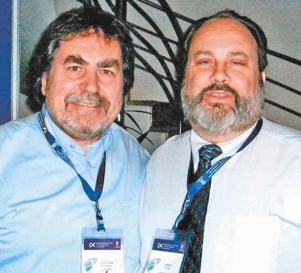 Prof. Bogusław Nierenberg ( z lewej) i prof. Robert Picard, światowy ekspert w dziedzinie zarządzania i ekonomiki mediów podczas konferencji w Bogocie.