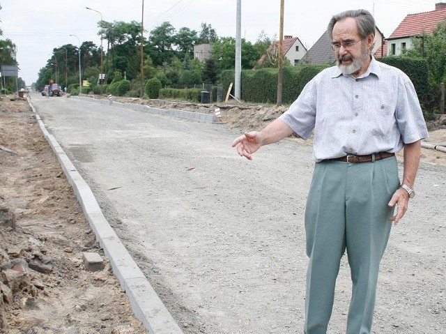 - Chciałbym, żeby usypano mi podjazd, jak innym osobom - mówi Eugeniusz Kamiński