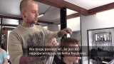 Fryzura utrwalona żywym ogniem – atrakcja w salonie fryzjerskim w Petersburgu