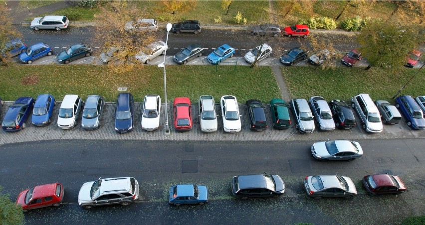Problemy z parkowaniem na wrocławskich osiedlach. Wprowadzą...