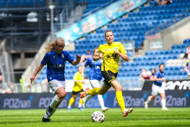 Zawodniczki Lecha Poznań UAM na Stadionie Miejskim w Poznaniu rozgromiły zespół KA 4 resPect Krobię 6:1 w ramach 21. kolejki FOX Travel III ligi. Podopieczne trenerki Alicji Zając przed ostatnią serią gier zrobiły ogromny krok w stronę awansu do II ligi. Zobacz zdjęcia z meczu -->