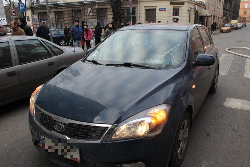 Wypadek na Gdańskiej. Mężczyzna potrącony na przejściu dla pieszych [ZDJĘCIA]