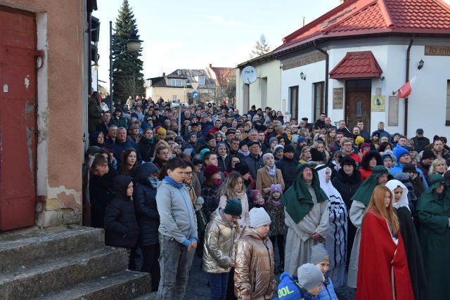 W niedzielę, 10 kwietnia "Szydłowska Pasja" ponownie zagościła do Szydłowa. O samym wydarzeniu więcej pisaliśmy TUTAJ, a teraz prezentujemy Wam kolejną porcję zdjęć z wyjątkowej inscenizacji drogi krzyżowej.Więcej nowych fotografii możecie zobaczyć na kolejnych slajdach>>>"Szydłowska Pasja" z lotu ptaka. Zobaczcie galerię zdjęć