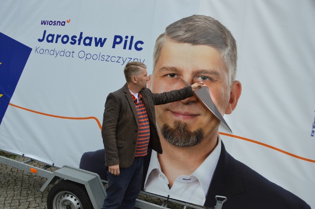 Straty to nieco pond 300 zł, ale jak przekonywał Jarosław Pilc, kandydat Wiosny Roberta Biedronia do Parlamentu Europejskiego, nie o to tu chodzi.