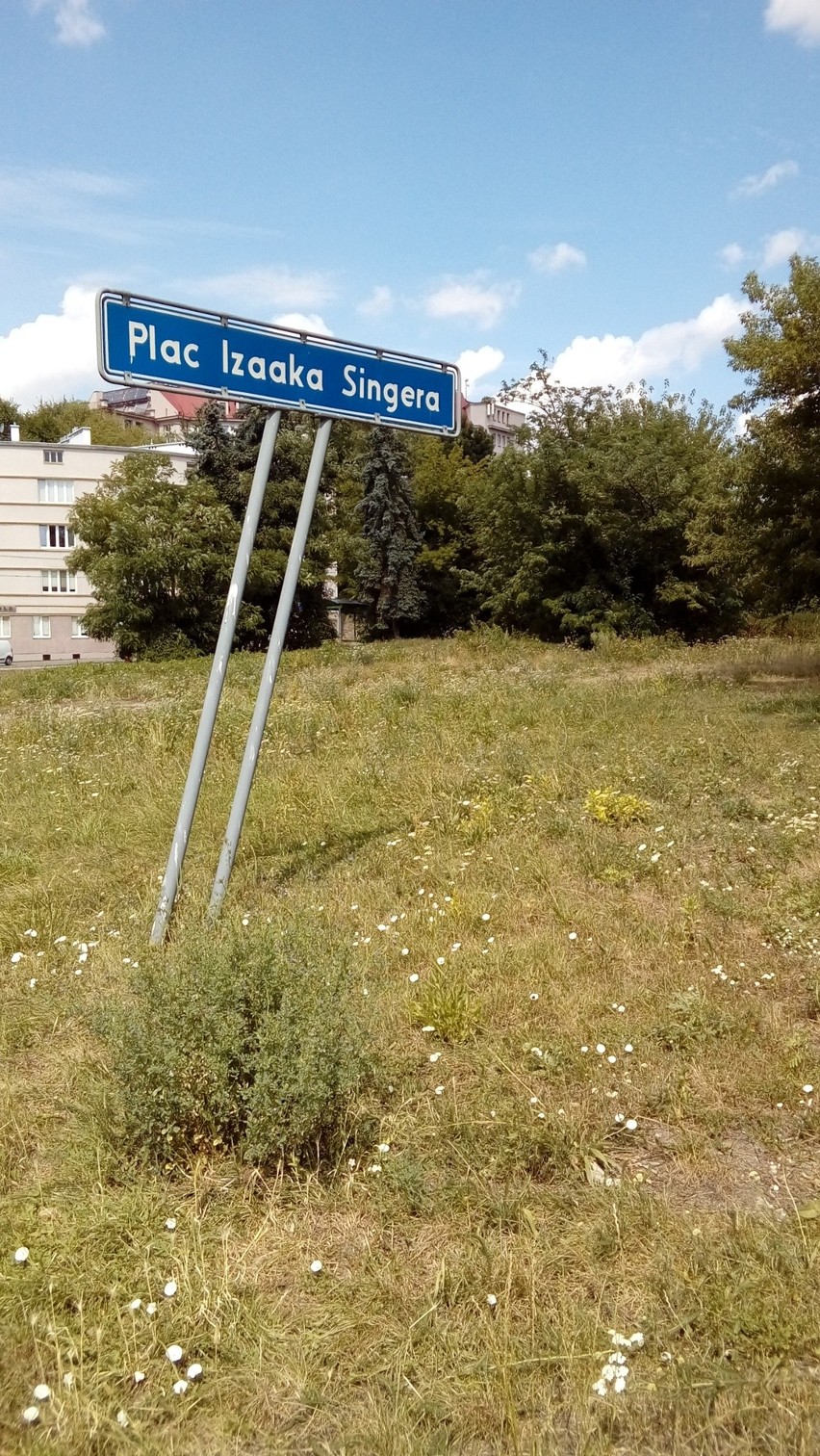 Lublin: Zaniedbany Plac Singera. Czytelnik: "Czy stan placu jest związany z ukrytą niechęcią miasta do jego patrona?"