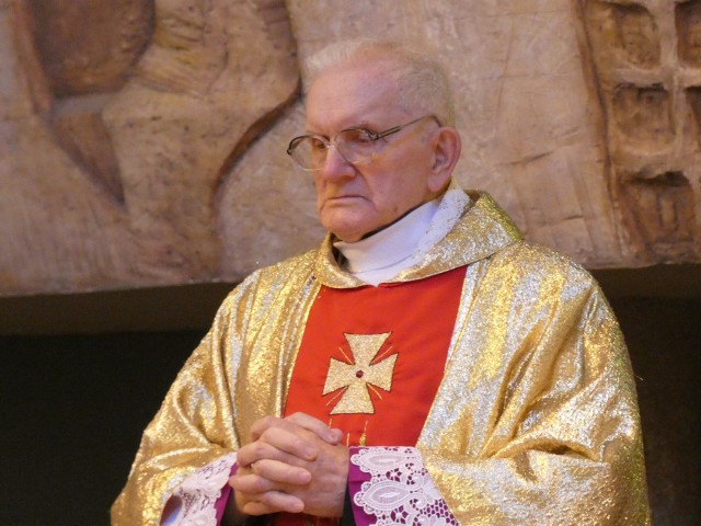 Ksiądz Jan Sobczak 70 lat jest kapłanem. Więcej na kolejnych zdjęciach