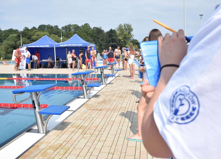 Klub Pływacki Masters Krosno zaprosił pływaków na amatorskie Zawody Rodzinne na Basenie Odkrytym "Zakończenie Wakacji" [ZDJĘCIA]