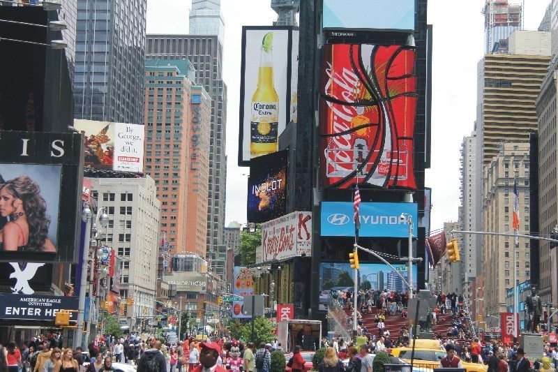 Times Square to wyjątkowe miejsce na świecie. Swoje reklamy...