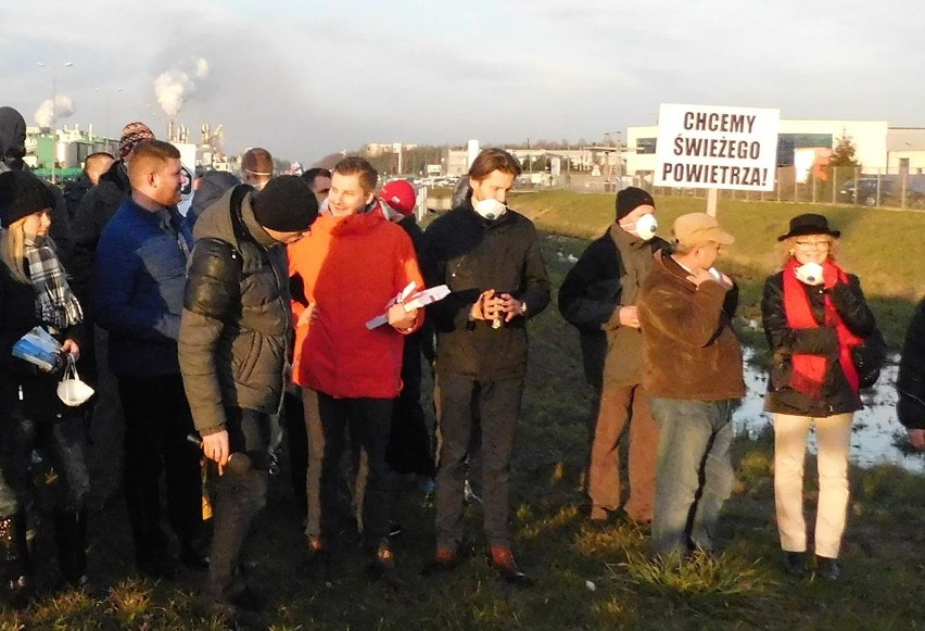 „Koniec z zatrutym powietrzem!”, „Chcemy żyć normalnie i...