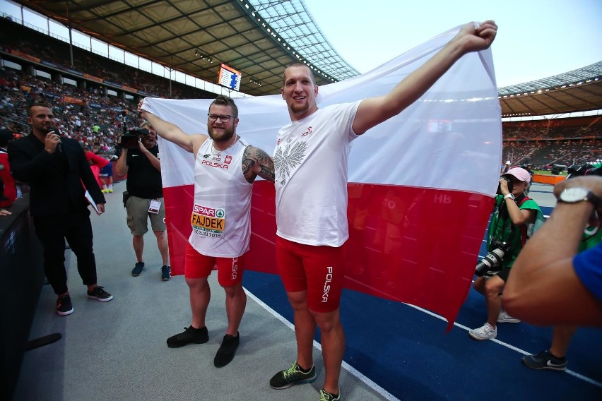 Wojciech Nowicki (z prawej) został mistrzem Europy w rzucie...