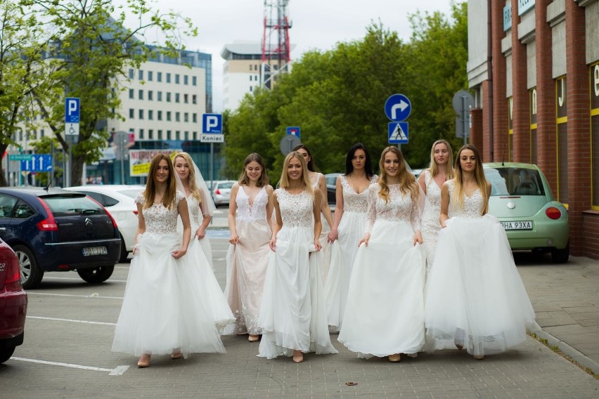 Białystok. Finalistki Miss Podlasia 2019 mierzyły suknie ślubne [ZDJĘCIA]