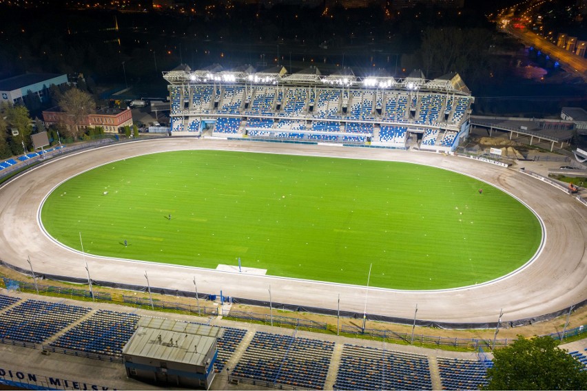 Nowe jupitery rozświetliły stadion miejski w Rzeszowie [ZDJĘCIA]