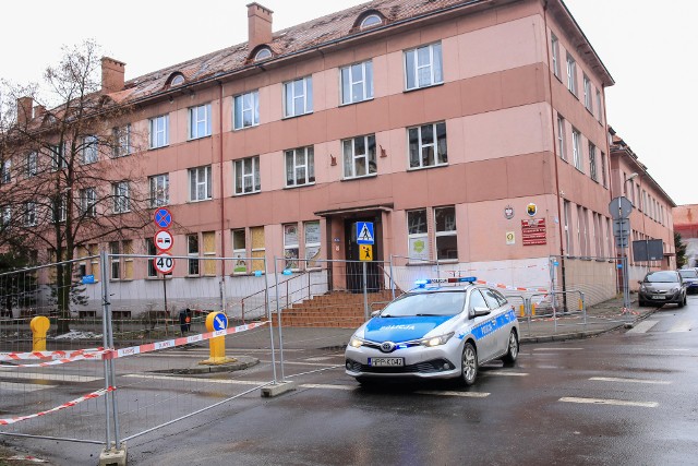 Na czwartek 2 lutego planowane było przywrócenie ruchu drogowego na ul. Bednorza. Tak się jednak nie stało ze względu na przedłużenie rozbiórki budynku, w którym doszło do wybuchu gazu.