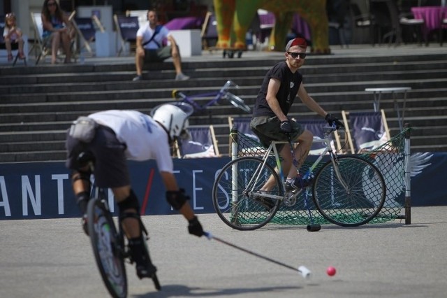 Turniej bike polo na pl. Wolności.