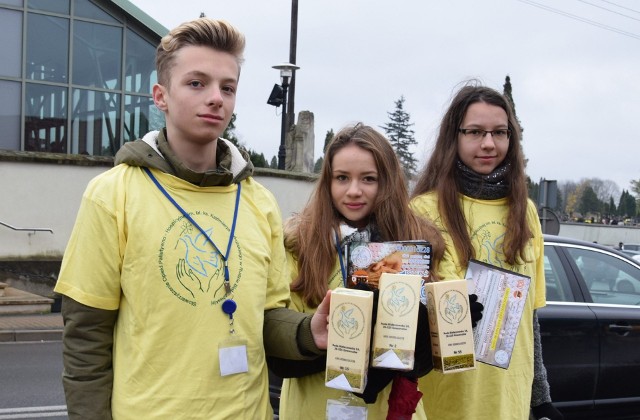 Dla hospicjum w Rudzie Białaczowskiej będą kwestować wolontariusz w charakterystycznych żółtych koszulkach
