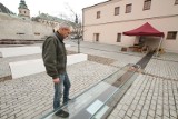 Szklany pomnik księdza Józefa Pawłowskiego wkrótce stanie na Wzgórzu Zamkowym w Kielcach