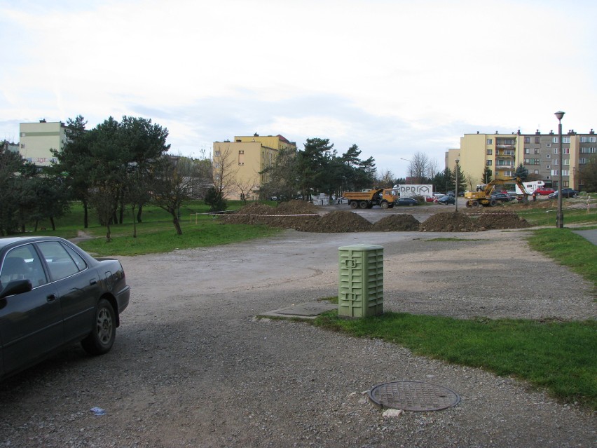 Budują parking z prawdziwego zdarzenia w Olkuszu na os. Młodych