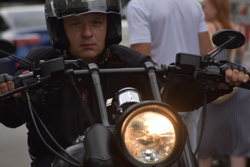 Szaleństwo! Ponad 1000 motocykli z Polski, Czech i Niemiec na zlocie w Sieradzu FOTO