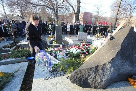 Uroczystości upamiętniające Zbyszka Cybulskiego na cmentarzu...