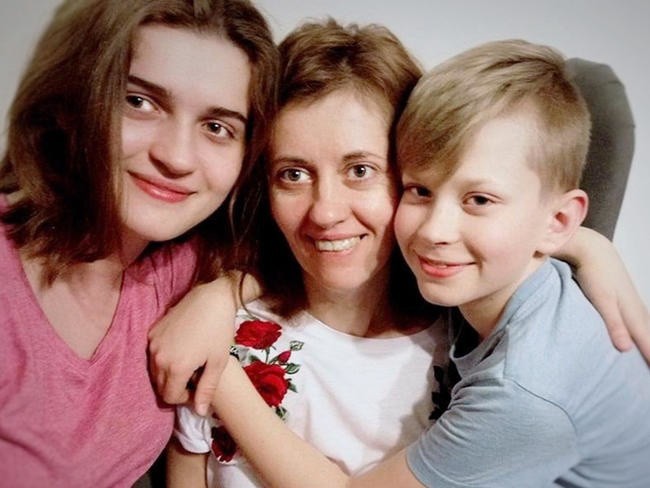 Marta Kocela z dziećmi - Kamilą i Marcelem.
