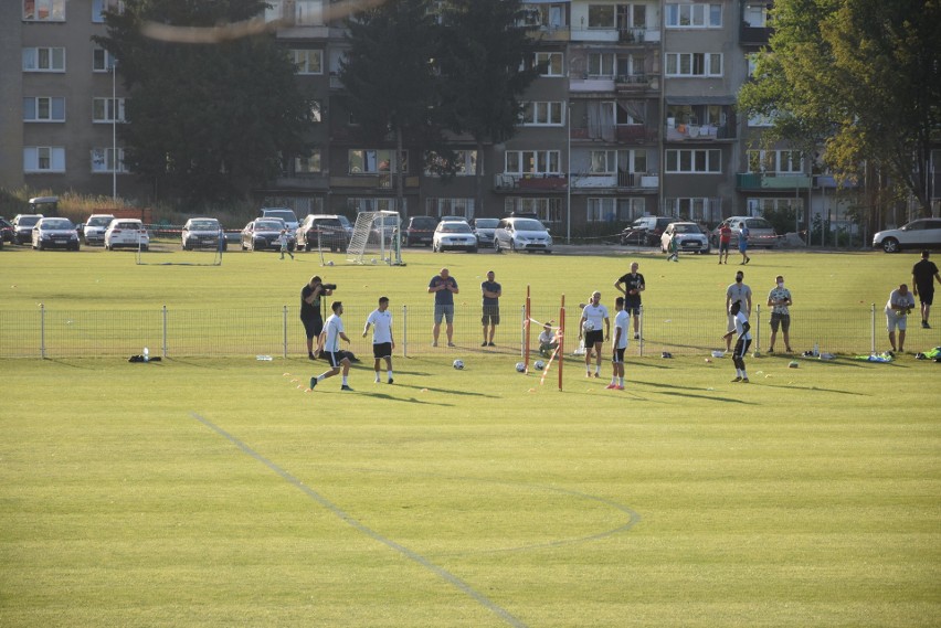 Fortuna 1 Liga. Radomiak Radom wznowił przygotowania do nowego sezonu już bez Dawida Abramowicza. Było tylko 20 zawodników [ZDJĘCIA]