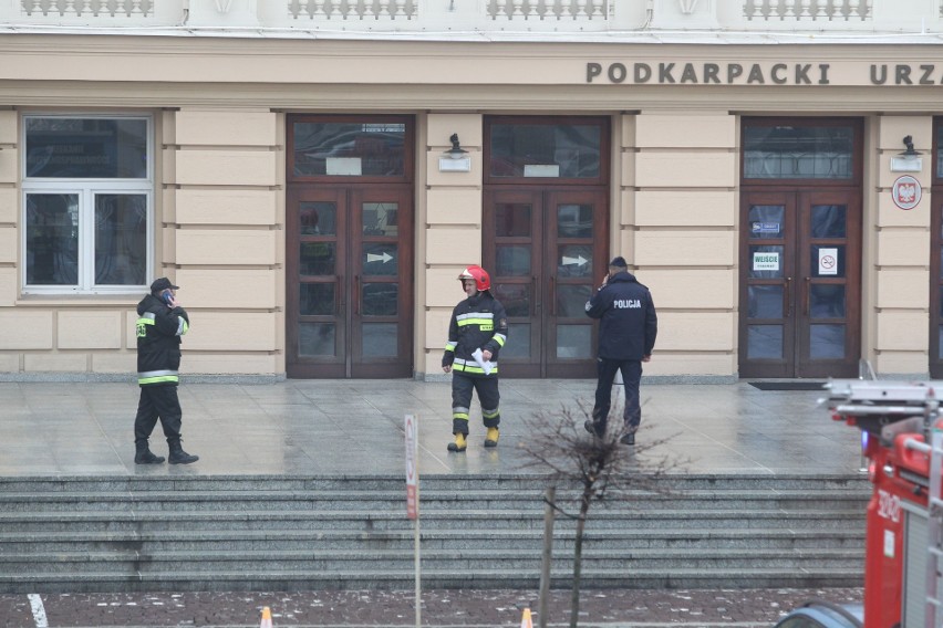 Ewakuacja Podkarpackiego Urzędu Wojewódzkiego w Rzeszowie. Alarm bombowy