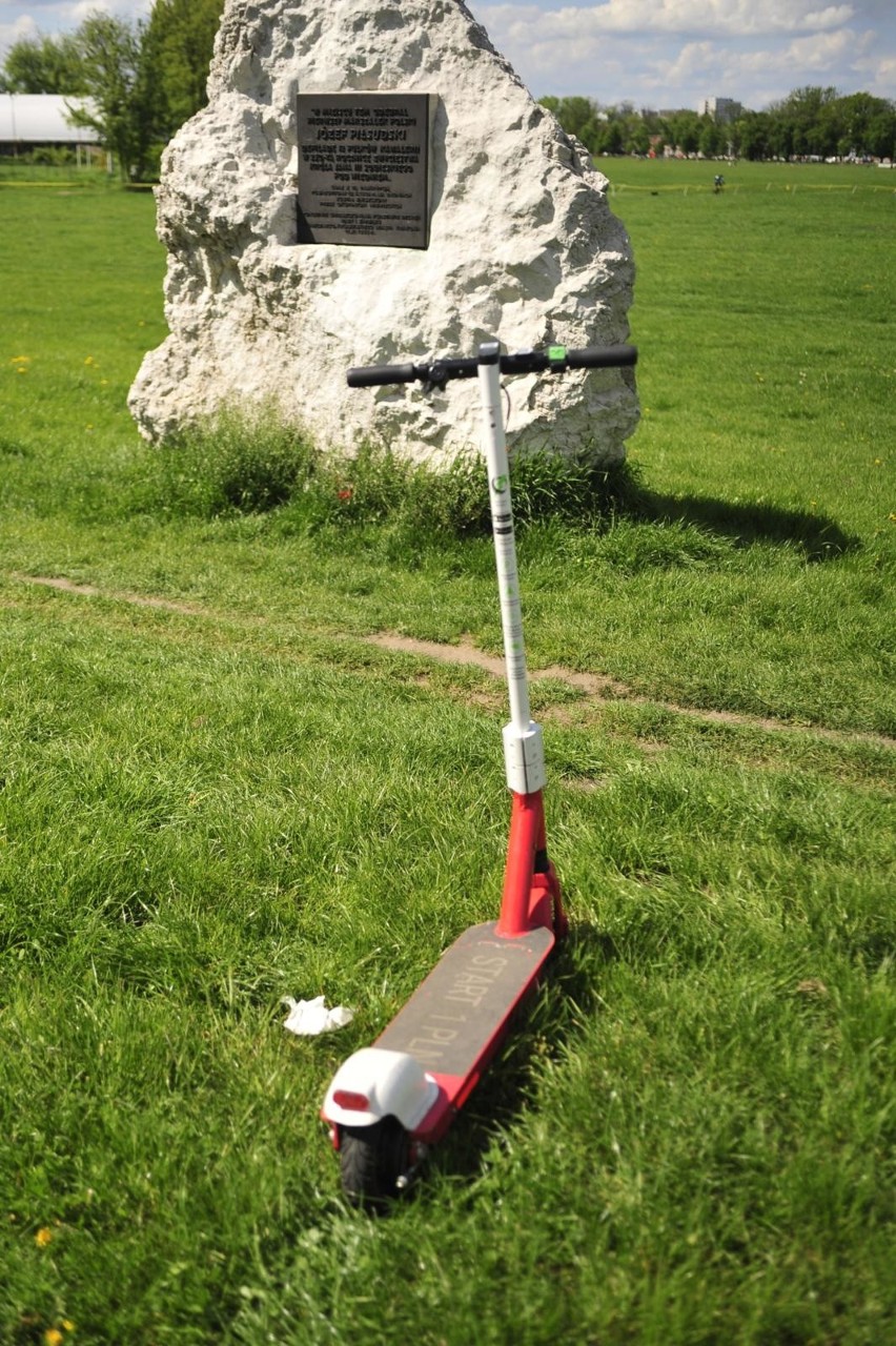 (Nie)bezpieczne hulajnogi elektryczne. Wkrótce nowe przepisy 