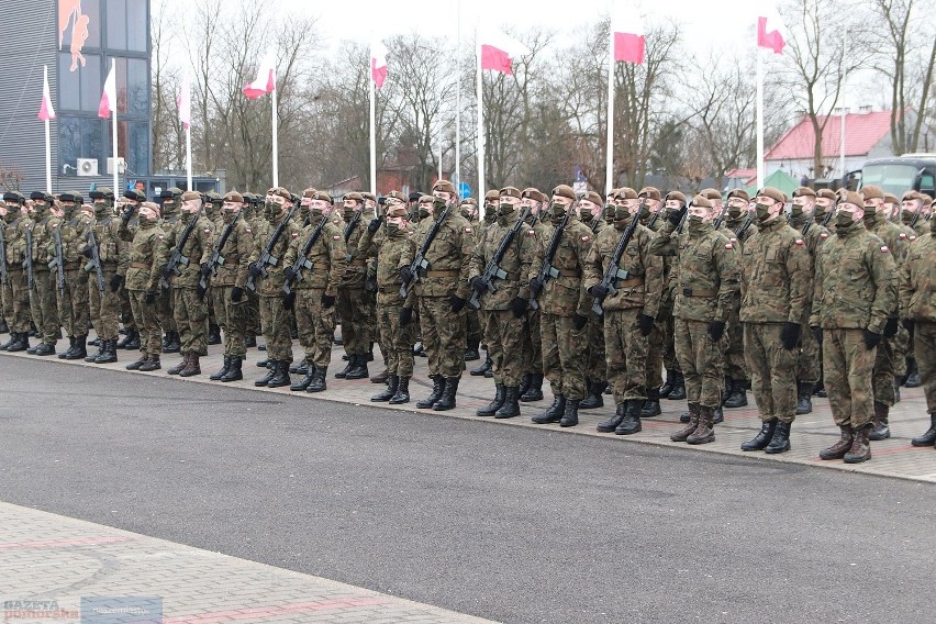 Przysięga 55 żołnierzy 8. Kujawsko-Pomorskiej Brygady Obrony Terytorialnej we Włocławku [zdjęcia]