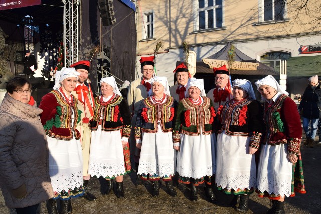 Przegląd pastorałek i kolę z minionych lat. Laureaci występowali w Pałacu Vauxhall oraz na Rynku w Krzeszowicach