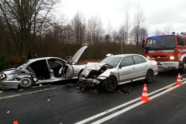 Zdjęcie z miejsca wypadku w Wyżnem. Do szpitala trafiło 6 osób.