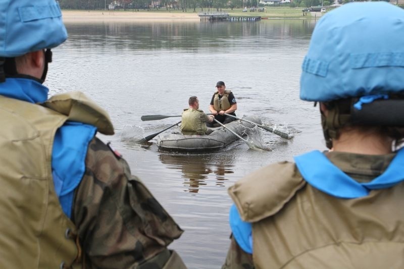 Na terenie zalewu odbywają się też ćwiczenia wojskowe.