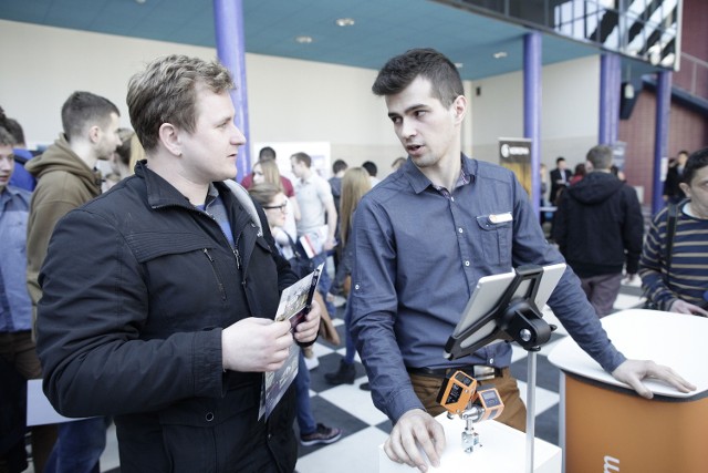 Tomasz Polak (po lewej) szukał dla siebie pracy. Na zdjęciu z Markiem Rosą z IFM Ecolink.