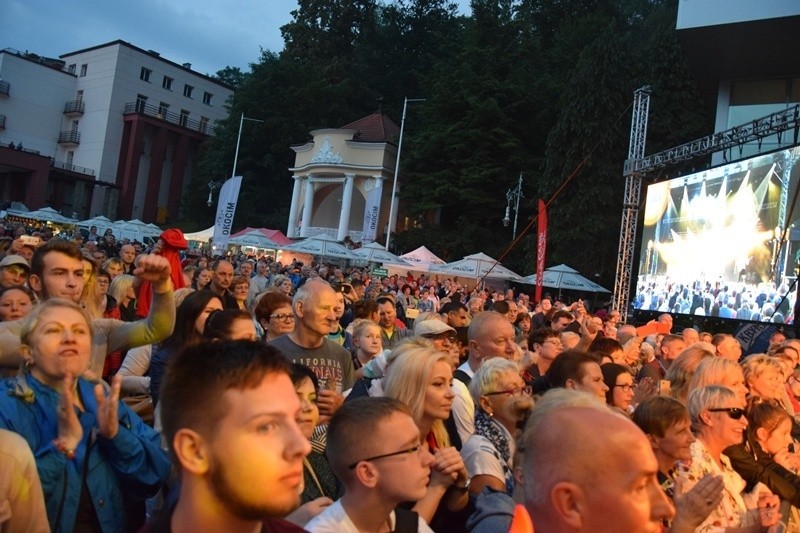 Krynica-Zdrój. Muzyczne powitanie lata otworzył na deptaku Ivan Komarenko [ZOBACZ ZDJĘCIA]