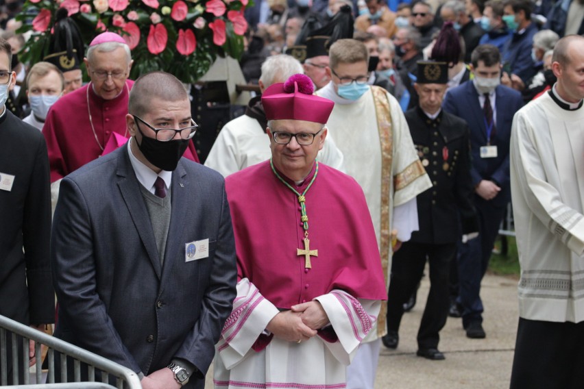 Pielgrzymka Mężczyzn i Młodzieńców do Piekar Sląskich....