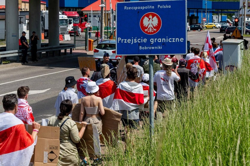 Białorusini od pięciu dni protestują przy granicach