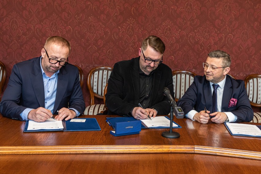 Od lewej: prezes Wodpol Adam Marszałek, prezydent...