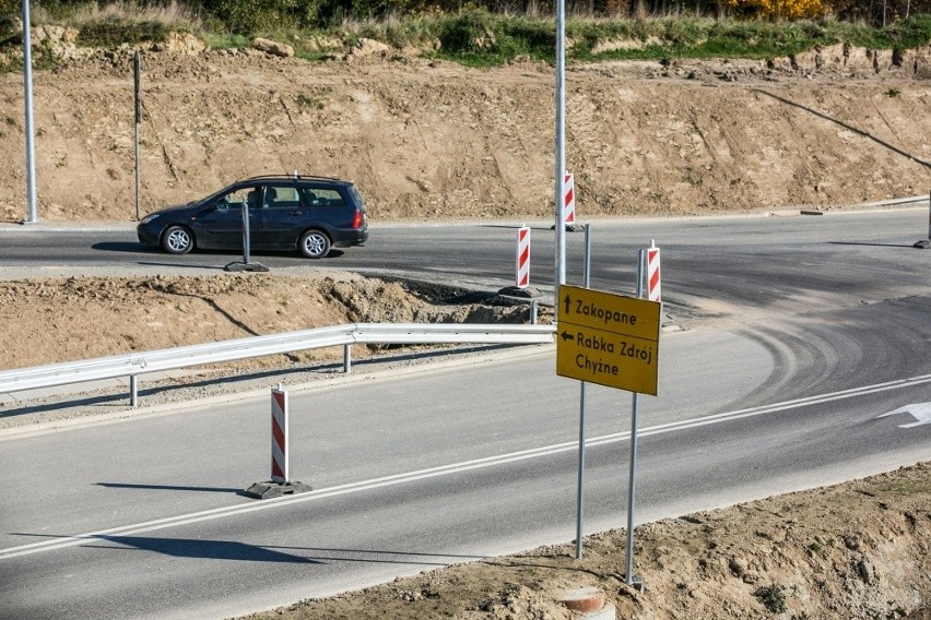 Budowa zakopianki. Kierowcy już jadą po fragmencie nowej trasy [ZDJĘCIA]