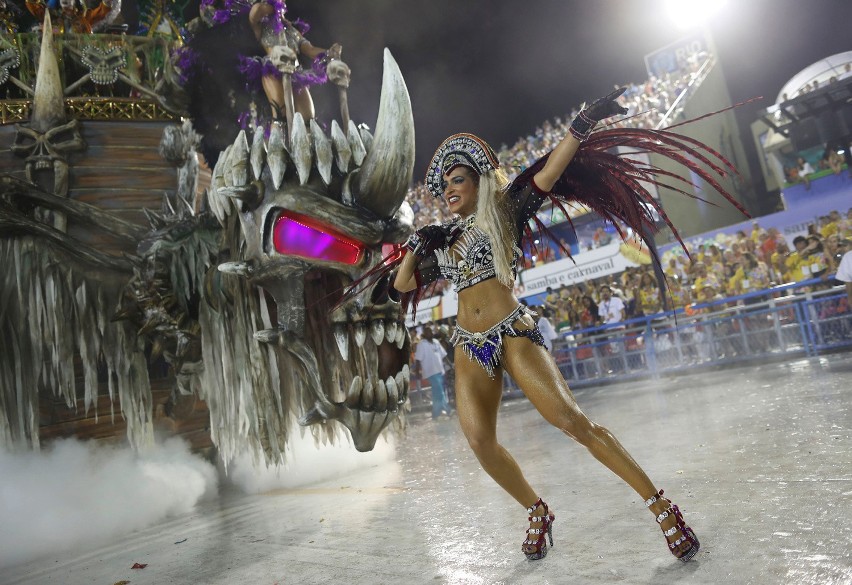 Karnawał w Rio 2015 [ZDJĘCIA]: Zobacz najseksowniejsze tancerki z sambodromu! [GALERIA]