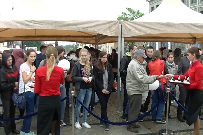 Rynek Kościuszki. Tort Wolności w rocznicę wyborów 4 czerwca (zdjęcia, wideo)