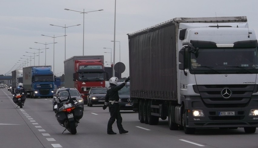 Trudny dzień na autostradzie A4. Co chwilę ją zamykali