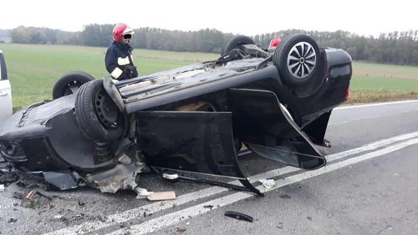 Czołowe zderzenie na drodze Środa Śl. - Kąty Wr. Trzy osoby ranne