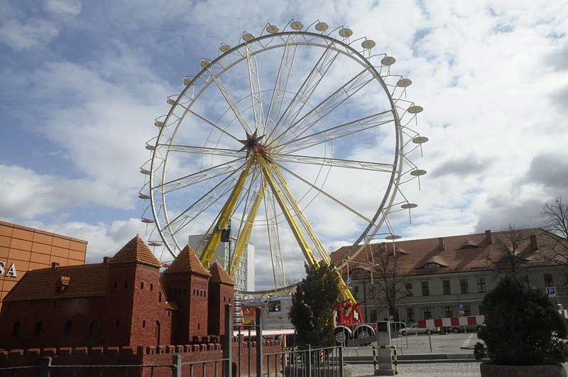 Rozpoczęto już montaż 50-metrowego koła młyńskiego z...