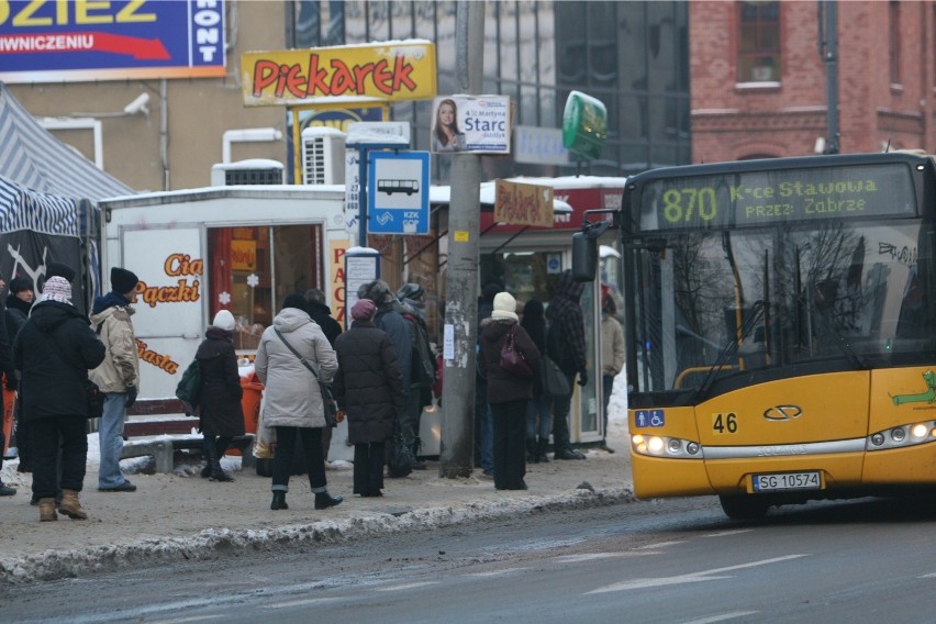 17.12.2010 katowice przystanek autobusowy pod slazakiem...