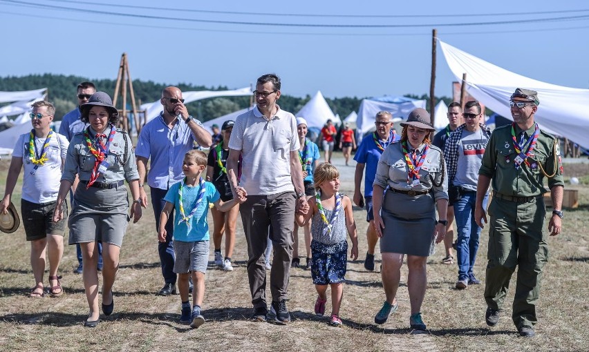 Premier Mateusz Morawiecki ze swoimi dziećmi w środę...