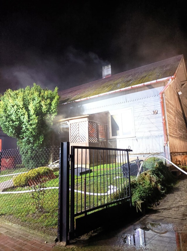Pożar drewnianego domu jednorodzinnego w Czyżewie.