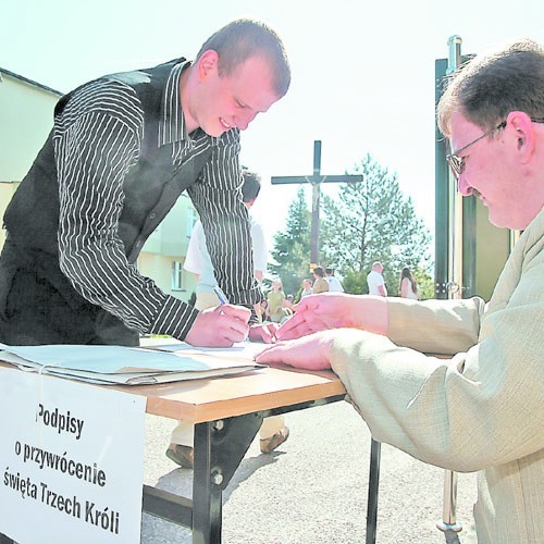 Zbieranie podpisów pod inicjatywą przywrócenia święta Trzech Króli w Słupsku.